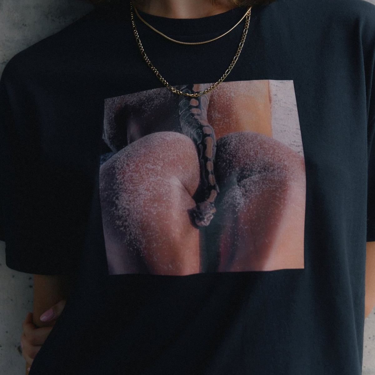 VIKA jewels T-Shirts T-Shirt Snakes on the beach Black  regular cut black t-shirt  heat transfer print: Snakes on the beach  100% cotton  unisex  model wears size L  handprinted in Berlin