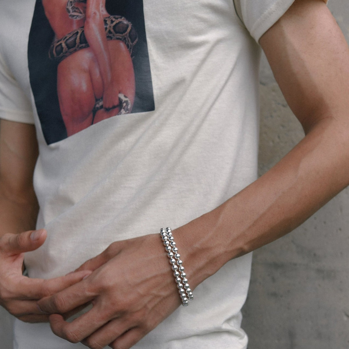 VIKA jewels T-Shirts T-Shirt Snake attacks Creme  regular cut creme t-shirt  heat transfer print: Snake attacks  100% cotton  unisex  model wears size S  handprinted in Berlin