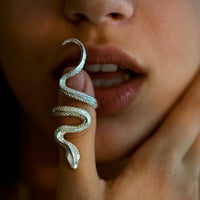 VIKA jewels Schlange Snake ring recycled sterling silver silber handmade handgemacht bali Photographer Sebastian Donath